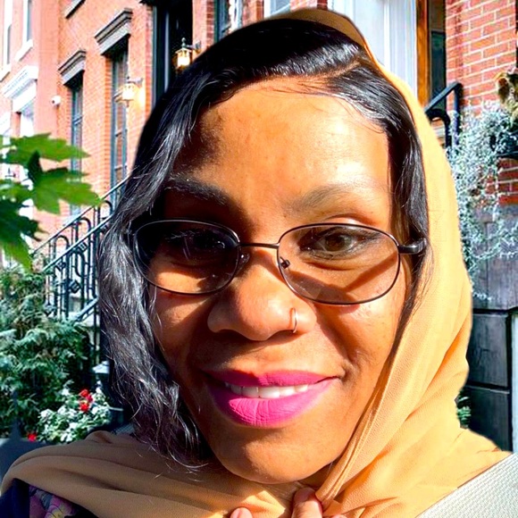 Meet your Posher, Faryal - Picture 1 of 2